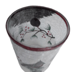 Versão reta do vaso com design moderno e acabamento craquelado sofisticado.