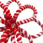 Pick decorativo de Natal Gingerbread em pelúcia com haste aramada para decorar árvores, guirlandas e arranjos natalinos.