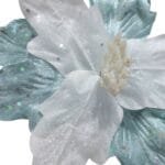 Flor de Natal Azul com acabamento em glitter intenso para árvores natalinas elegantes e decoração de alto padrão.
