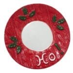 Xícara natalina em cerâmica com Papai Noel e pires texturizado em tricô, perfeita para decorar o cantinho do café no Natal.
