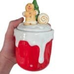 Pote natalino de cerâmica modelo Gingerbread com acabamento detalhado e tampa, perfeito para decoração de Natal e armazenamento de doces.