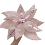 Flor de Natal Poinsétia Rose Gold em veludo com acabamento sofisticado para decorar árvores de Natal, guirlandas e arranjos premium.