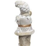Papai Noel musical luxo disponível em diversas cores e modelos, ideal para decorar salas, vitrines, recepções e ambientes natalinos com elegância.
