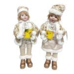 Casal decorativo infantil de Natal com acabamento refinado, música mecânica e roupas em tecido aveludado.