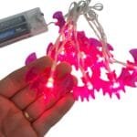 Cordão de luz LED para Halloween, perfeito para decorar salas, quartos, vitrines, painéis e mesas com um efeito iluminado assustador.