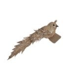 Conjunto com dois passarinhos decorativos na cor champanhe, acabamento em glitter, cauda longa e presilhas metálicas para fixação em árvores e arranjos natalinos.