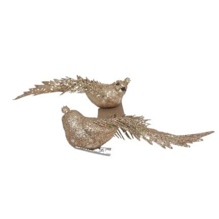 Conjunto com dois passarinhos decorativos na cor champanhe, acabamento em glitter, cauda longa e presilhas metálicas para fixação em árvores e arranjos natalinos.