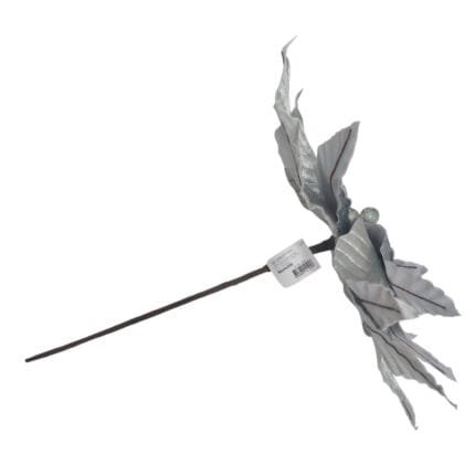 Flor Poinsétia prateada com efeito nevado para decorar árvores de Natal e criar uma composição sofisticada, elegante e iluminada.