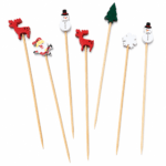 Kit com 50 palitos de madeira para petiscos, decorados com apliques natalinos variados para deixar sua mesa mais especial.