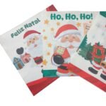 Detalhe do tema Papai Noel com diferentes ilustrações em cada lado do guardanapo, destacando a proposta de dupla estampa.