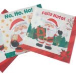 Detalhe do tema Papai Noel com diferentes ilustrações em cada lado do guardanapo, destacando a proposta de dupla estampa.