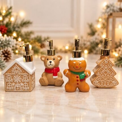 Porta sabonete líquido natalino de porcelana com tampa metálica dourada. Conheça os modelos Gingerbread, Pinheiro e Ursinho, além das outras opções temáticas disponíveis no anúncio.